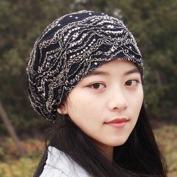 Bonnet mignon en dentelle avec queue de cheval souple