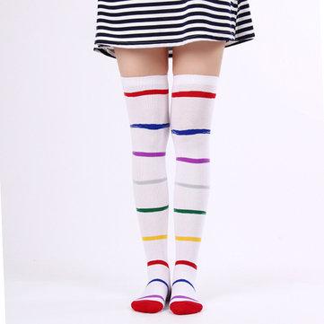 Nouvelles rayures arc-en-ciel sur les chaussettes aux genoux Couleur Personnalité Dames Mode Chaussettes hautes Chaussettes cuisse