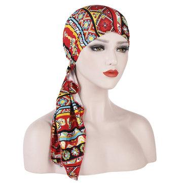 Tissu en forme de fleur incurvée Deux queues célèbre chapeau ethnique de pare-brise