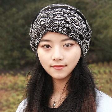 Bonnet mignon en dentelle avec queue de cheval souple