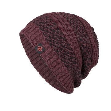 Bonnet de chandail tricoté avec bonnet de pull rouge