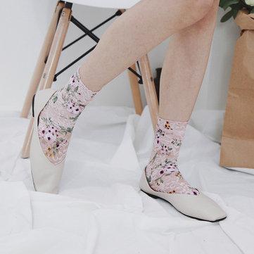 Petites chaussettes à fleurs