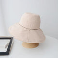 Chapeau de pêcheur à large bord disponible
